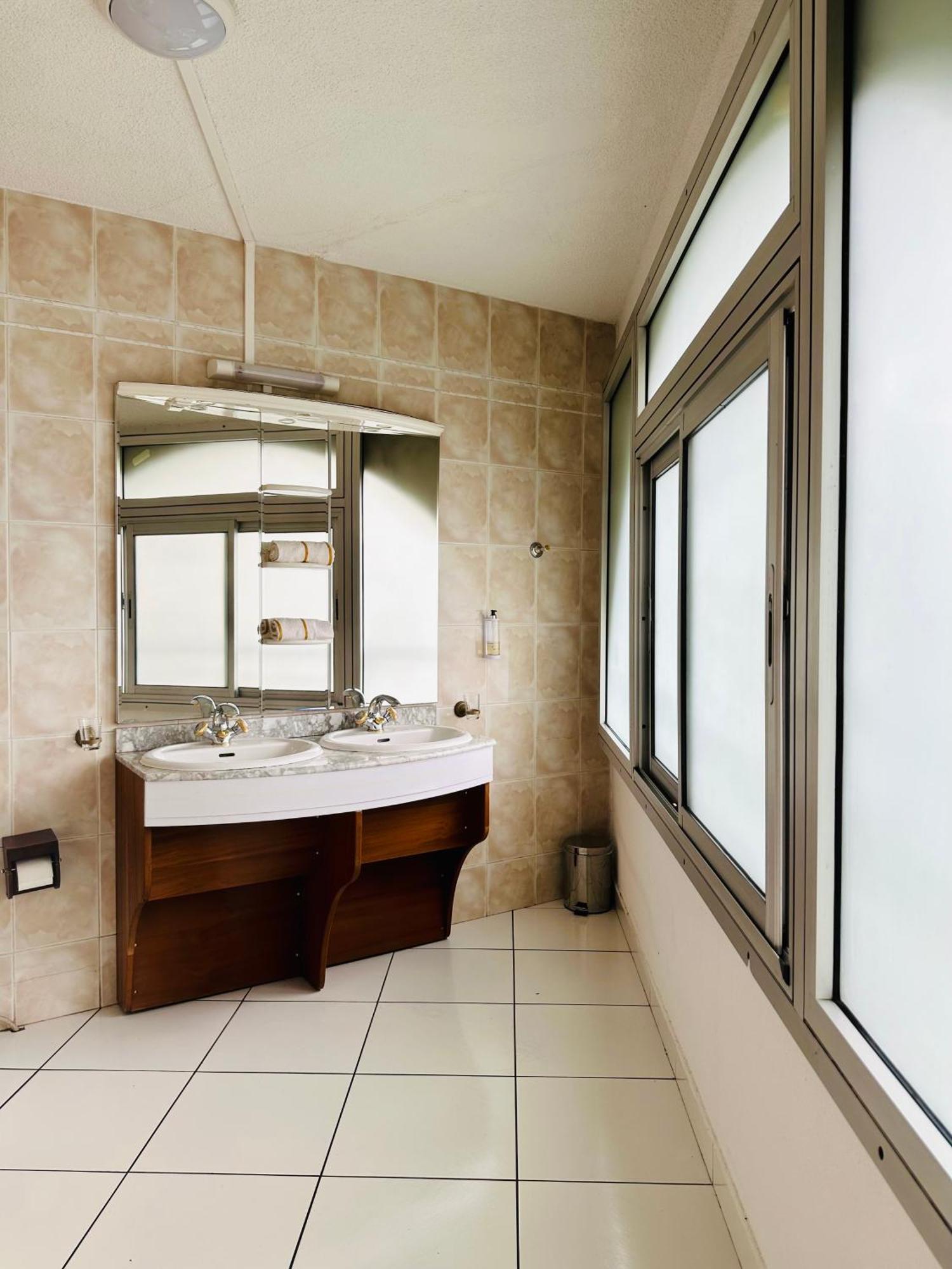 Hotel Résidence Le Phoenix Saint Pierre Esterno foto